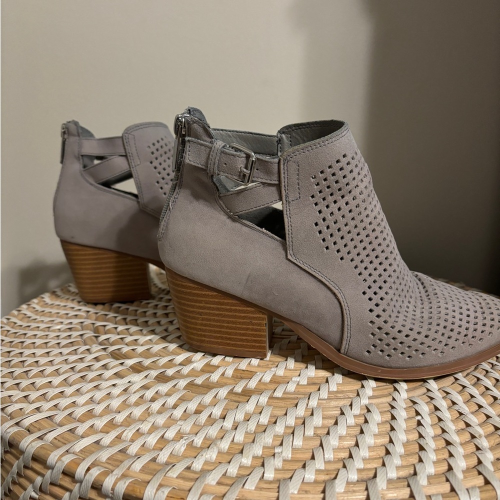 Grey bootie